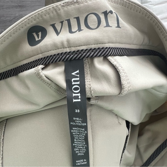 Vuori Meta Shorts 8.5 Beige Khaki Men's Size 33 Waist - Picture 3 of 6
